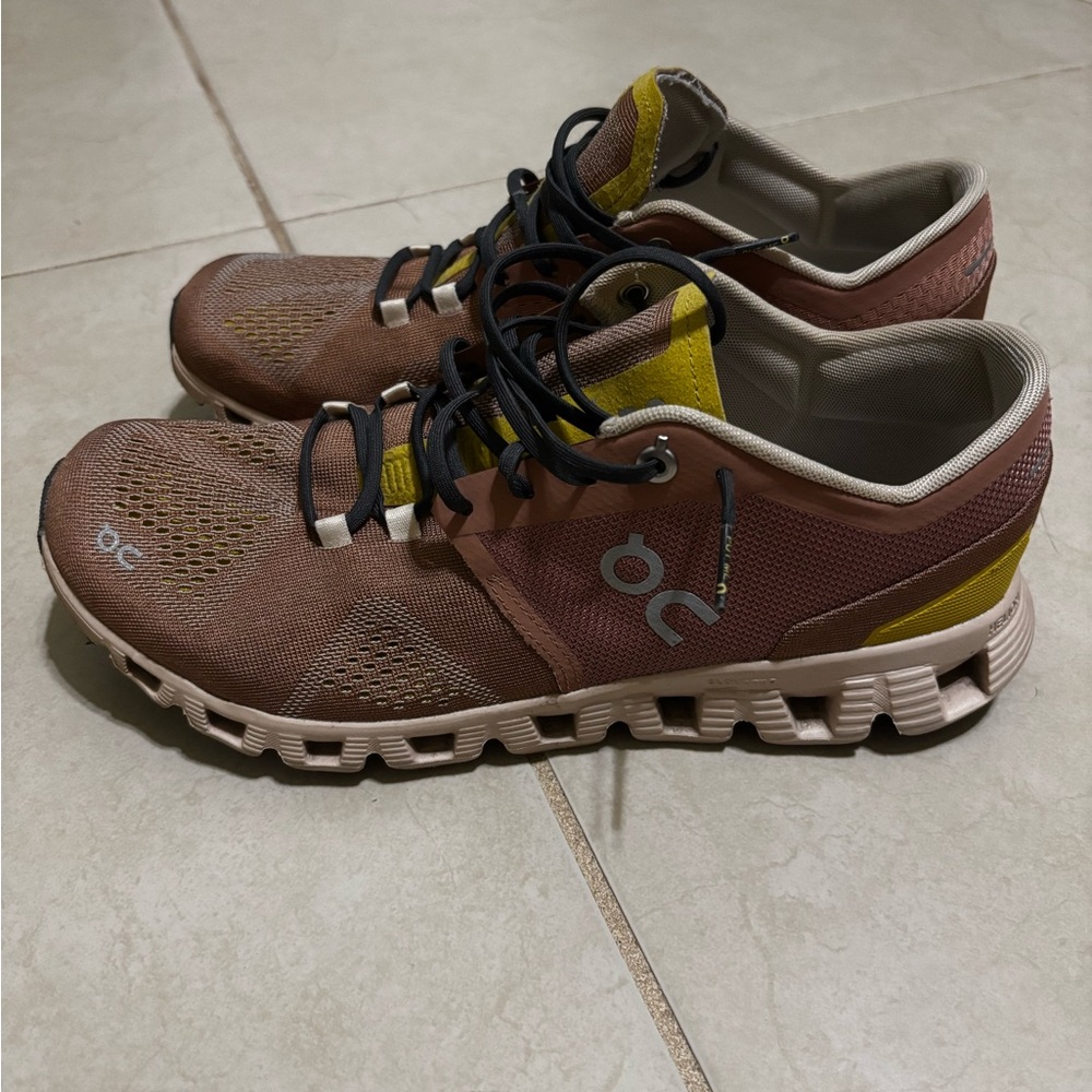 On Cloud Running shoes Unisex size 9